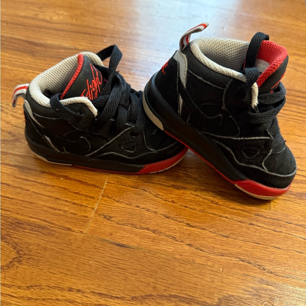 Toddler Nike sneakers